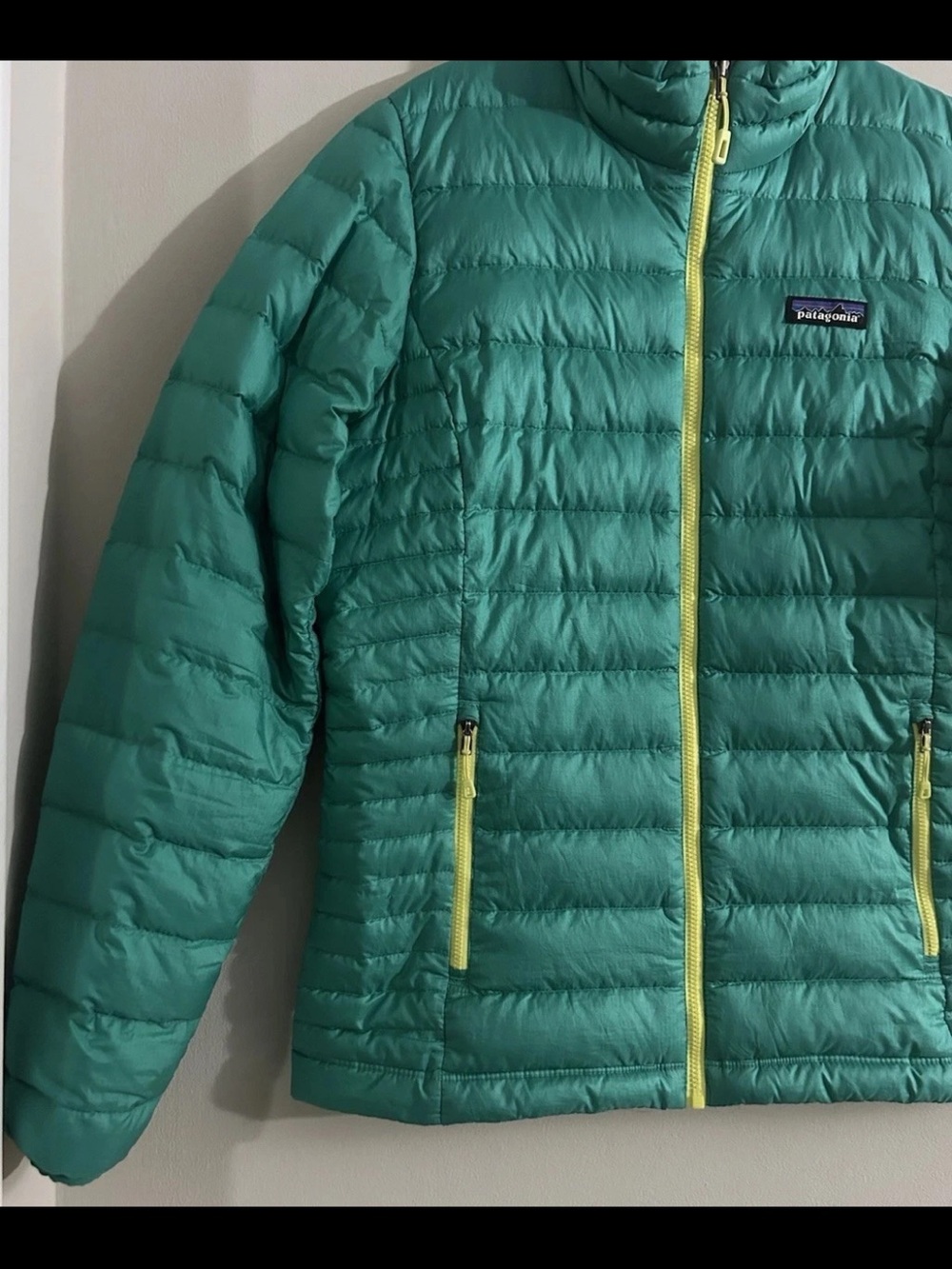 Patagonia Women’s Medium Goose Down Full Zip Puffer Sweater Jacket Emerald Green - Picture 5 of 12